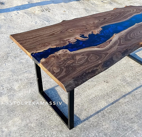Стол-река из карагача live edge