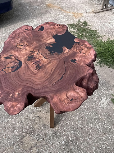 Кофейный столик из дерева